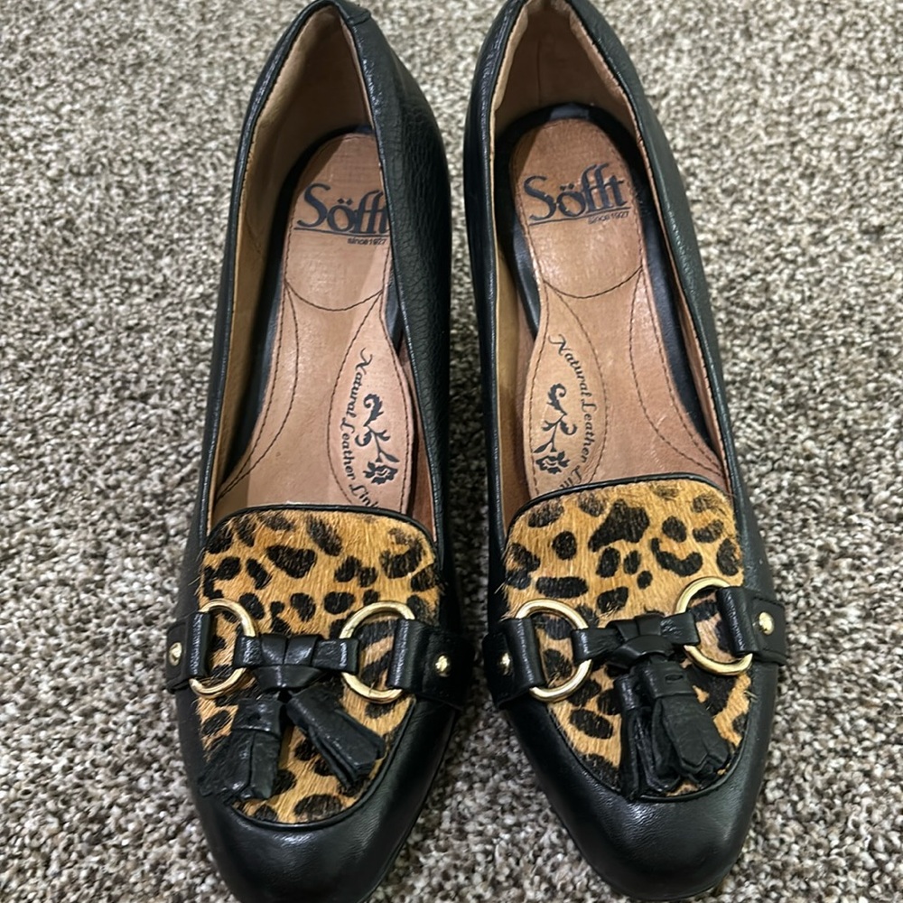 Sofft size 6.5 black and leopard pump with tassel.
